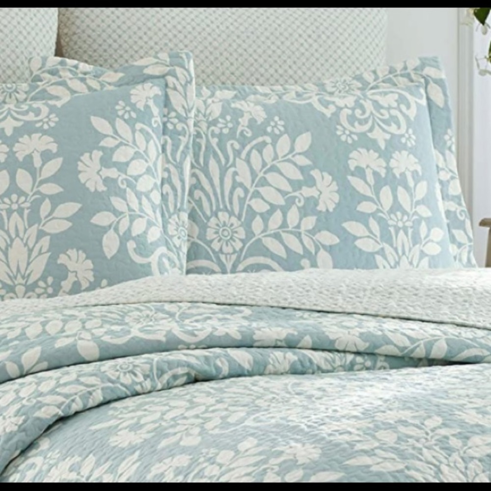Laura Ashley King 3pc quilt set reversible NWOT